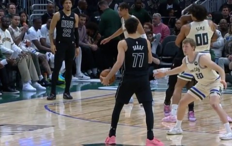 九游电脑版平台-打急眼了！利德尔支肘+推搡希姆斯&amp;双方冲突 前者二级恶意被驱逐